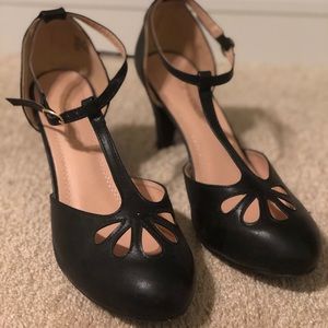 Adorable black heels! Ready for date night!